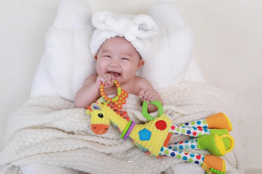 伊犁宝宝头上有白色的小点